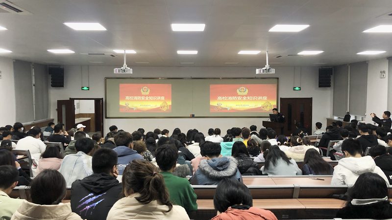 电工证含金量较高，具有广泛的市场需求。在报考时，要关注以下几点：